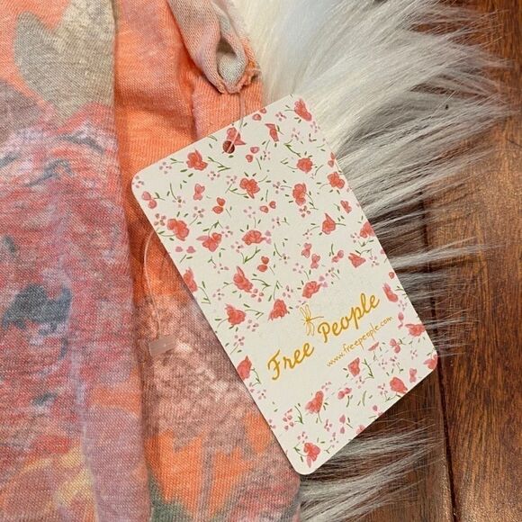 Free People Gardenia Hi-Lo Tee Size Medium - Picture 7 of 8